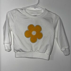 Baby White Crewneck with yellow flower size 6-9ms